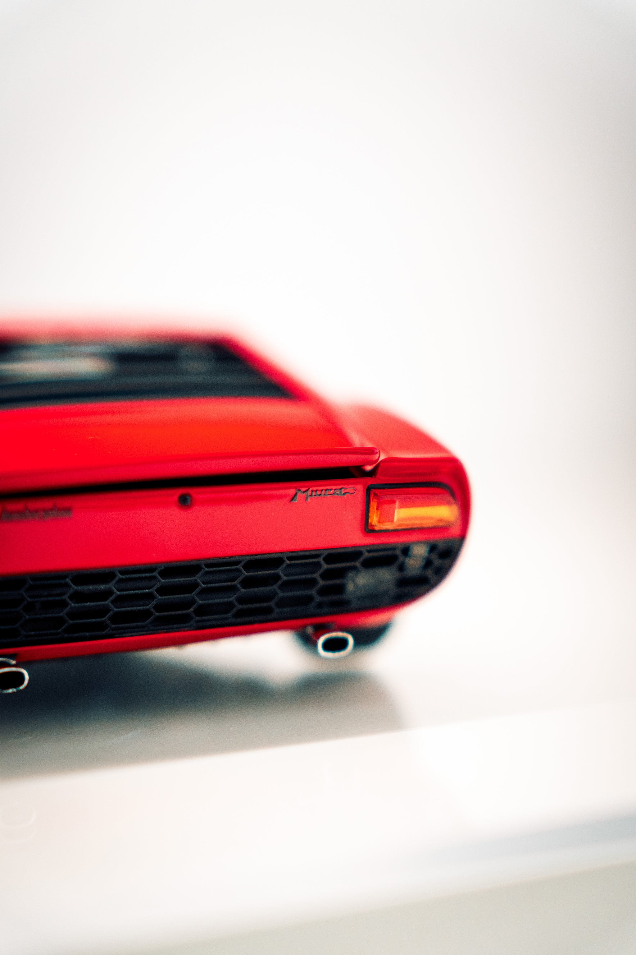 Lamborghini Miura P400 1:18 Scale Model – Grand Touring Automobiles