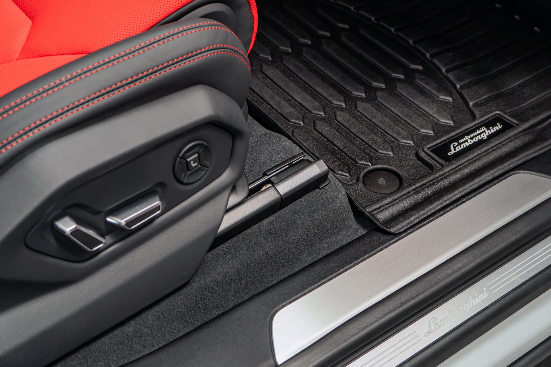 Urus Accessories – Grand Touring Automobiles